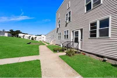 62 Townhouse Road N #62, Huntington Station, NY 11746 - Photo 6