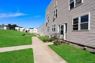 62 Townhouse Road N, Huntington Station, NY 11746 - Photo 6