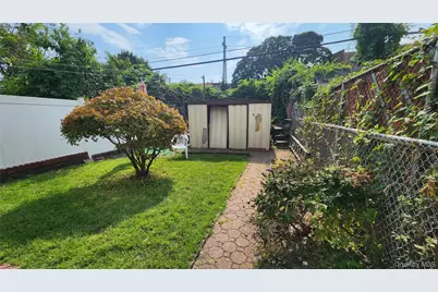 79-04 Kneeland Avenue, Elmhurst, NY 11373 - Photo 32