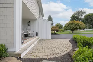 16 Lark St, Pearl River, NY 10965 - Photo 2