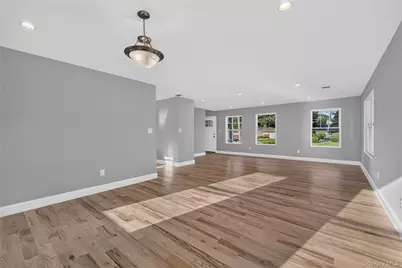 9 Oswego Place, West Babylon, NY 11704 - Photo 10