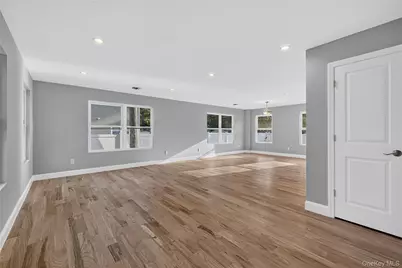 9 Oswego Place, West Babylon, NY 11704 - Photo 6