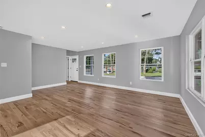 9 Oswego Place, West Babylon, NY 11704 - Photo 8