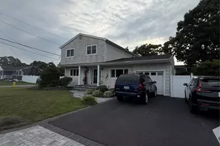 822 Coates Ave, Holbrook, NY 11741 - Photo 2