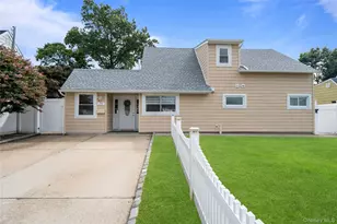 79 Albatross Rd, Levittown, NY 11756 - Photo 2