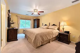 924 Skyline Dr, Coram, NY 11727 - Photo 10