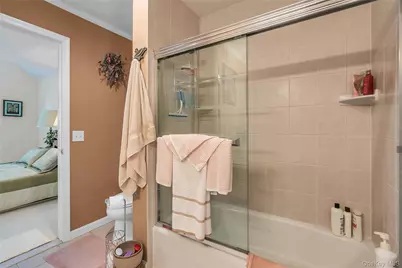 176 Merrick Road #10, Amityville, NY 11701 - Photo 26