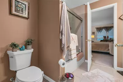 176 Merrick Road #10, Amityville, NY 11701 - Photo 24
