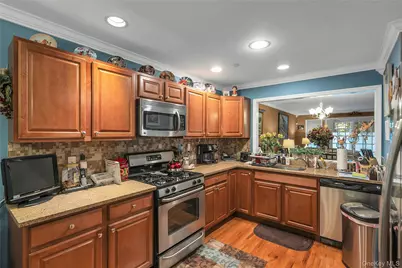 176 Merrick Road #10, Amityville, NY 11701 - Photo 16