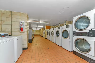 61-20 Grand Central Parkway #C303, Forest Hills, NY 11375 - Photo 18