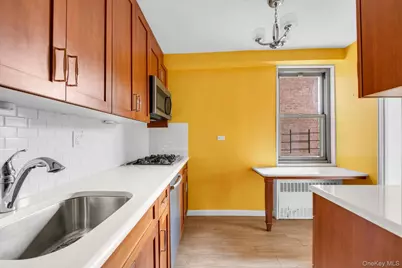 61-20 Grand Central Parkway #C303, Forest Hills, NY 11375 - Photo 10