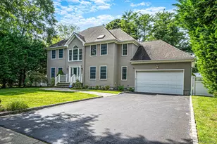 9 Franciscan Ln, Smithtown, NY 11787 - Photo 2