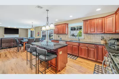 9 Franciscan Lane, Smithtown, NY 11787 - Photo 8