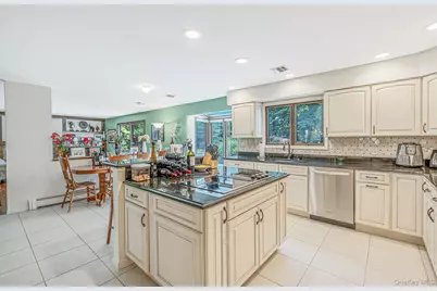 4 Kroft Court, Huntington, NY 11743 - Photo 16