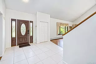 4 Kroft Ct, Huntington, NY 11743 - Photo 4