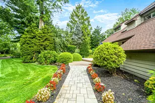 4 Kroft Ct, Huntington, NY 11743 - Photo 2