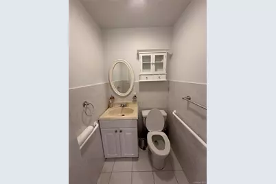 4220 Kissena Blvd  Apt D2, Flushing, NY 11355 - Photo 8