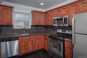 39 Elliot Pl, Smithtown, NY 11787 - Photo 2