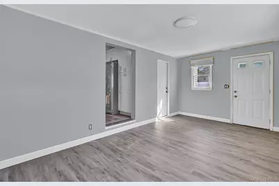 6 Manchester Street, Westbury, NY 11590 - Photo 10