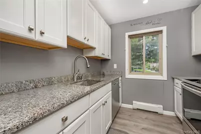 2449 Union Blvd #21A, Islip, NY 11751 - Photo 2