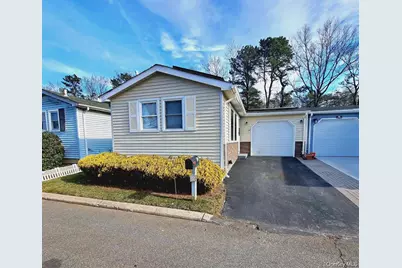 21 Village Circle E #21, Manorville, NY 11949 - Photo 1