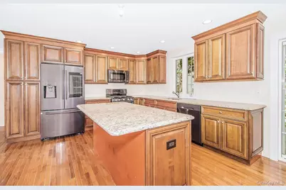 18 Via Trenta Court, Yonkers, NY 10710 - Photo 4