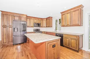 18 Via Trenta Ct, Yonkers, NY 10710 - Photo 4