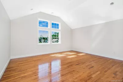 18 Via Trenta Court, Yonkers, NY 10710 - Photo 10