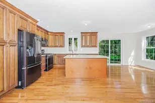 18 Via Trenta Ct, Yonkers, NY 10710 - Photo 2