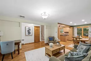 21 Edgewood, Plainview, NY 11803 - Photo 10
