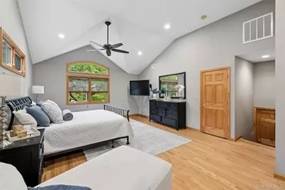 21 Edgewood, Plainview, NY 11803 - Photo 24