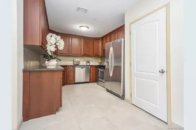 200 Carney Street #202, Glen Cove, NY 11542 - Photo 4