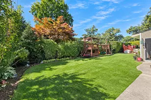 122 Evergreen Ave, Medford, NY 11763 - Photo 24