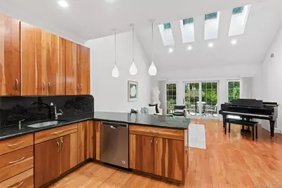 147 Pond View Drive, Port Washington, NY 11050 - Photo 8
