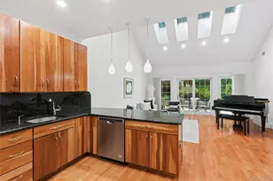 147 Pond View Dr, Port Washington, NY 11050 - Photo 8