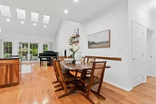 147 Pond View Dr, Port Washington, NY 11050 - Photo 12