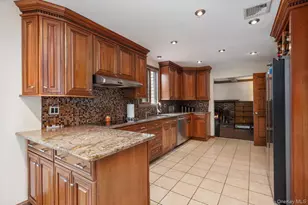 73 Anndom Ct, North Babylon, NY 11703 - Photo 8