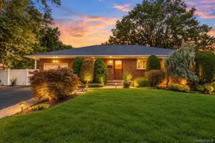 15 Elmwood Ln, Syosset, NY 11791 - Photo 2
