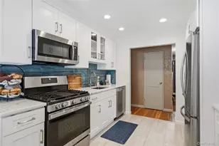 15 Elmwood Ln, Syosset, NY 11791 - Photo 14