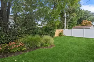15 Elmwood Ln, Syosset, NY 11791 - Photo 30