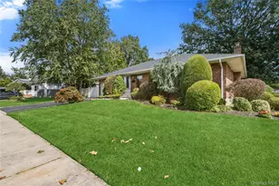 15 Elmwood Ln, Syosset, NY 11791 - Photo 28