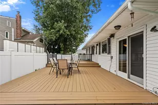 15 Elmwood Ln, Syosset, NY 11791 - Photo 34