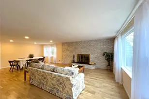 25 Squires Ave, East Quogue, NY 11942 - Photo 8