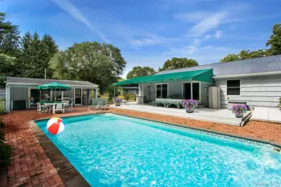 25 Squires Avenue, East Quogue, NY 11942 - Photo 2