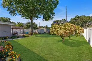 15 Lexington Ave, Westbury, NY 11590 - Photo 20