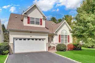 11 Tina Ln, Mount Sinai, NY 11766 - Photo 2