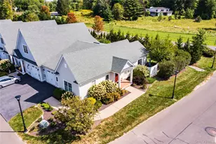 69 Oakwood Ln, Rhinebeck, NY 12572 - Photo 2