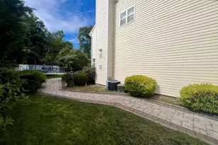 37 Howard Dr, Coram, NY 11727 - Photo 28