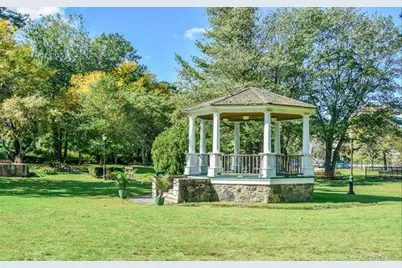 317 Main Street #C, Roslyn, NY 11576 - Photo 32