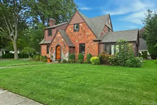 119 Somerset Ave, Garden City, NY 11530 - Photo 2